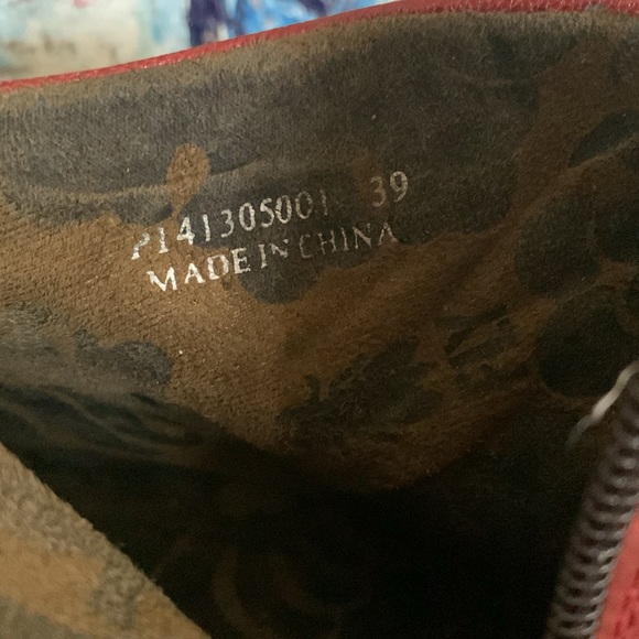 Red Ruched Leather FLY LONDON Sz 39 Ankle Boots side zip in Black - Picture 13 of 14